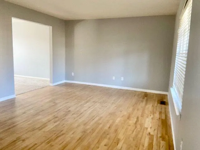 2883 Riverside Dr — Photo 2