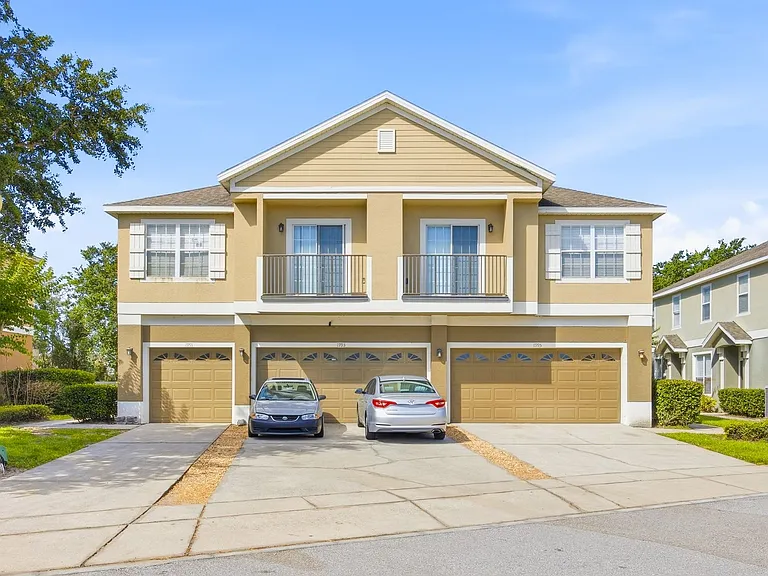 1995 Estancia Cir — Photo 1