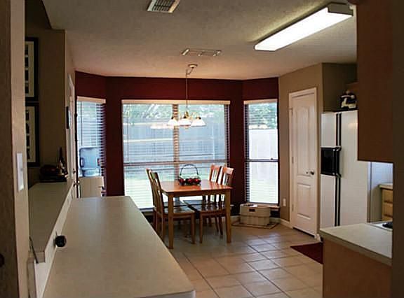 4th image of 8105 Berkshire Dr