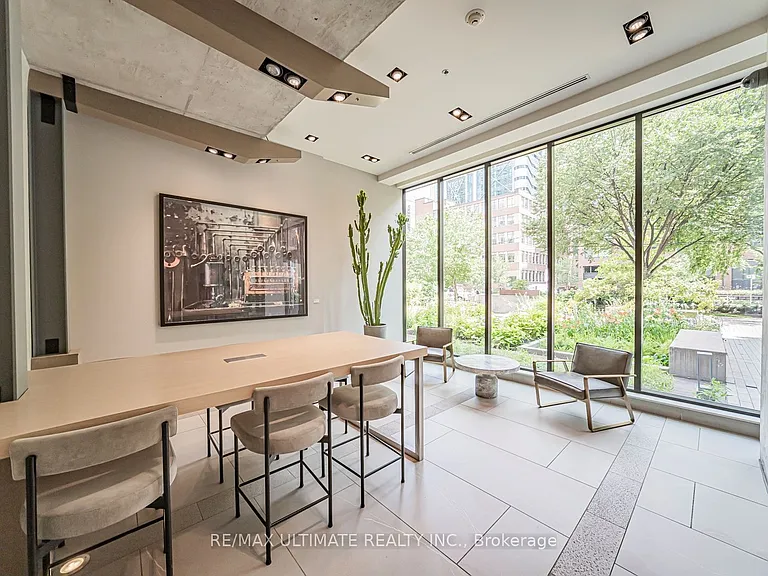 400 Wellington St W #306 — Photo 3