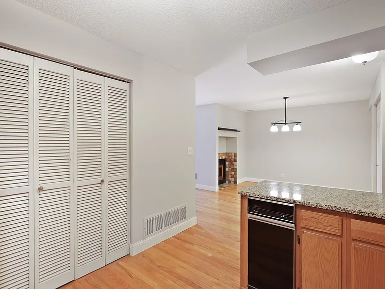 232 Franklin Ave W #206 — Photo 11