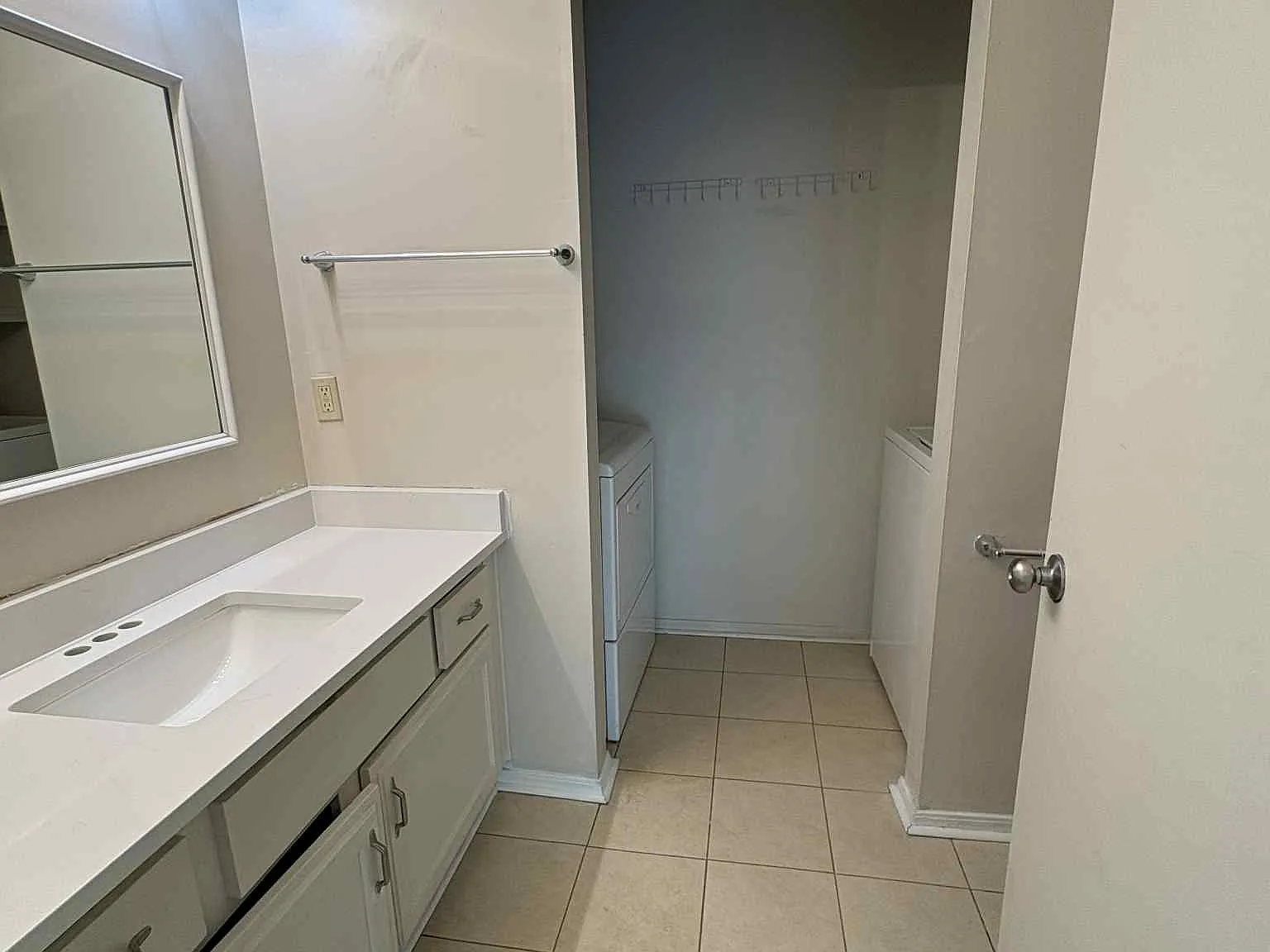 2 bed, 1.5 bath, 1200 sqft, $1,350 — Photo 3