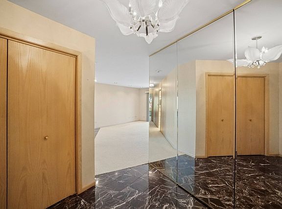 4th image of 825 Center St APT 604