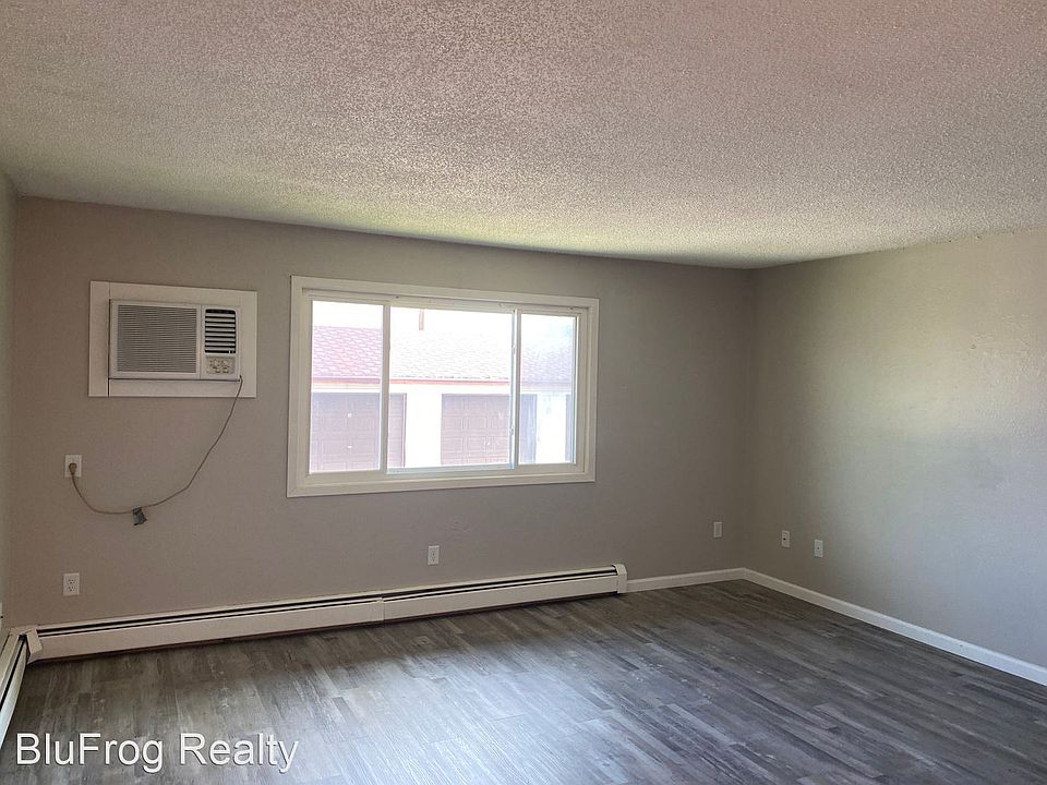 1st image of 1213 11th St SE #8