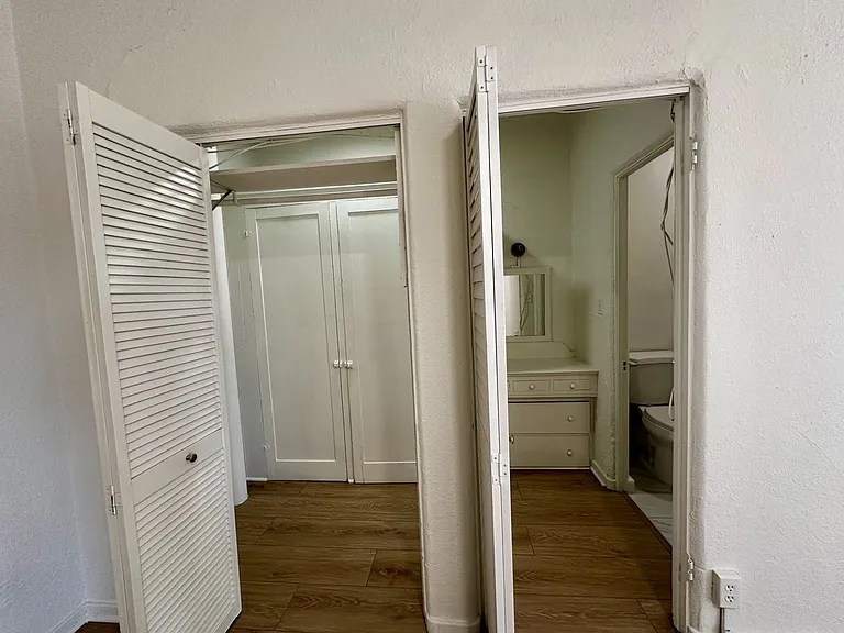 213 S Jackson St — Photo 15