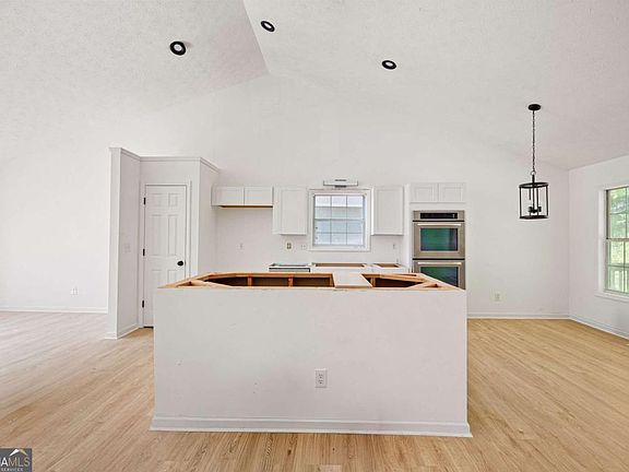 5th image of 2620 Abbotts Glen Dr NW