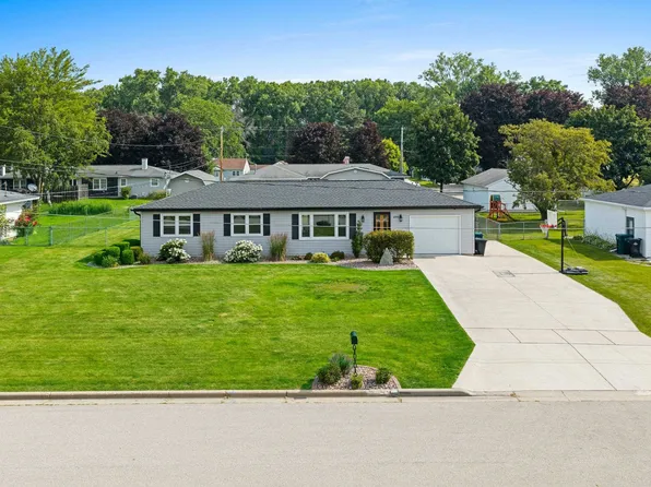 1844 Hazel Ct, Green Bay, WI 54303