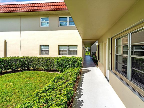 3rd image of 98 Spring Lake Dr APT 103