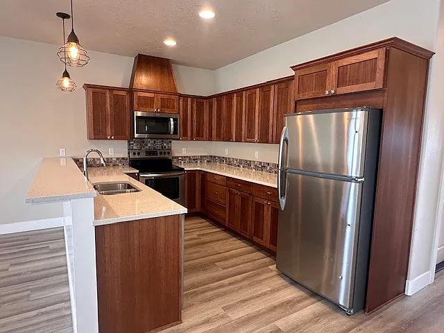 3 bed, 2.5 bath, 1850 sqft, $1,950 — Photo 3