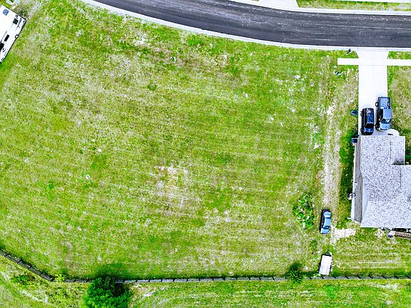 2nd image of 215 Hannahs Way