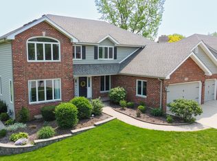 6555 Berrywood Dr, Downers Grove, IL 60516