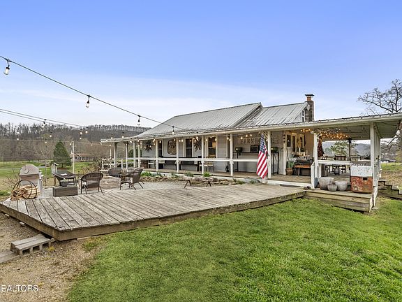 5th image of 1397 Tater Valley Rd