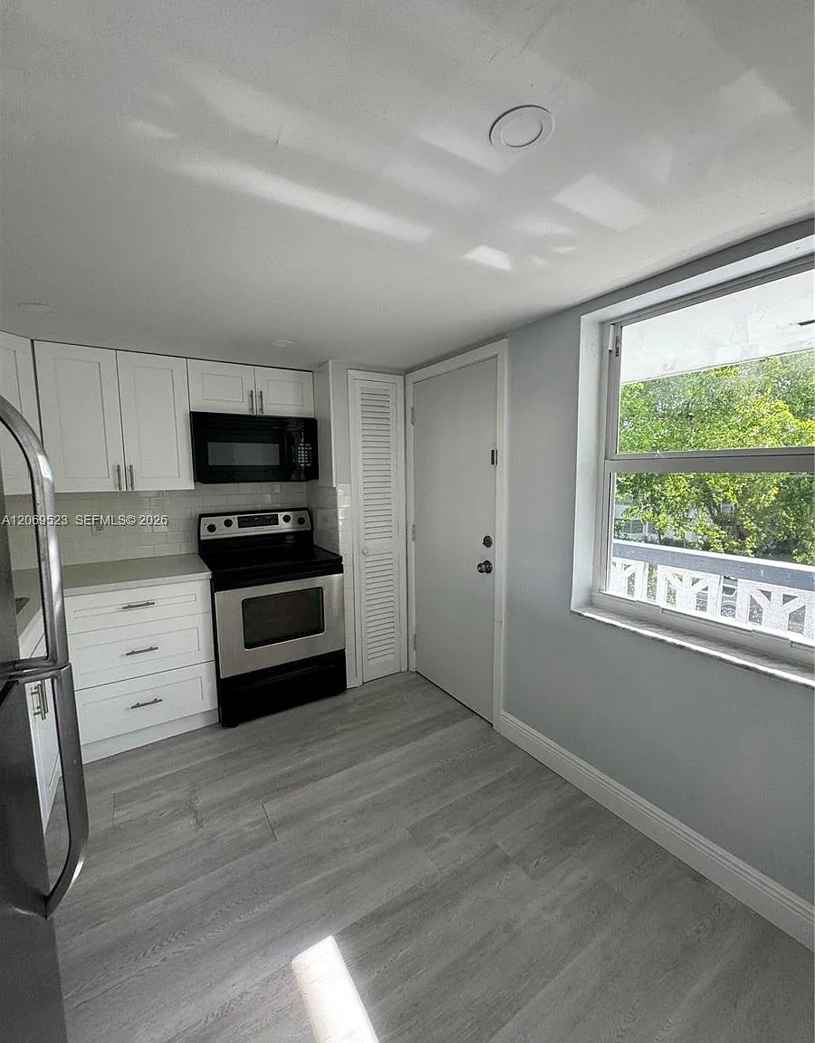 Second Forum Condo — Photo 1