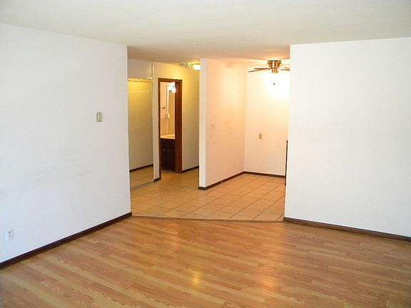 3rd image of 904-912 21st Ave S #216