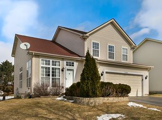 532 Maple Dr, Streamwood, IL 60107