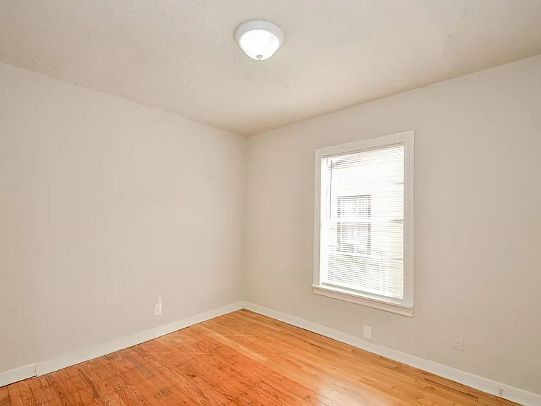 217 Owens St — Photo 16