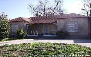 1st image of 2430 W Woodlawn Ave