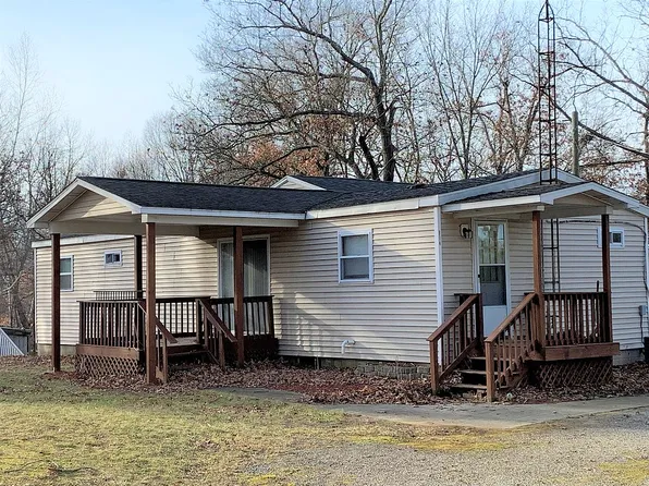 974 Lakeshore Dr, Columbiaville, MI 48421