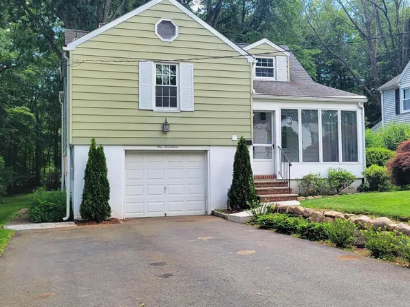 117 Beechwood Rd, Florham Park, NJ 07932