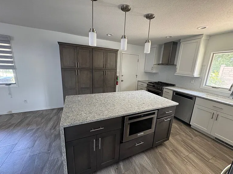 1812 Belle Ave — Photo 2
