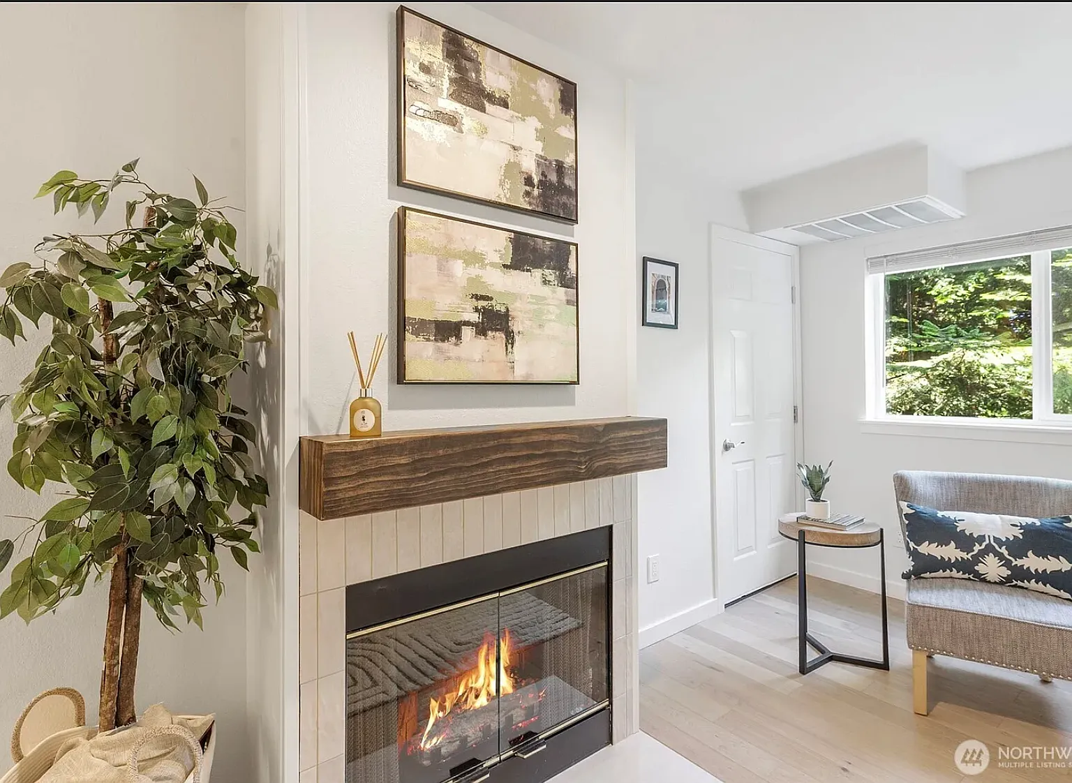 2 bed, 905 sqft, $2,350 — Photo 2