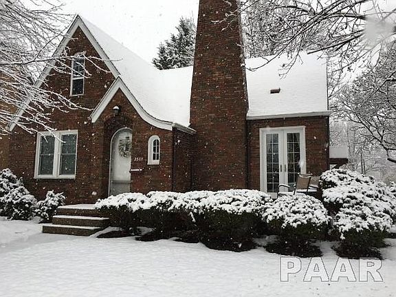 2nd image of 2501 W Melrose Pl