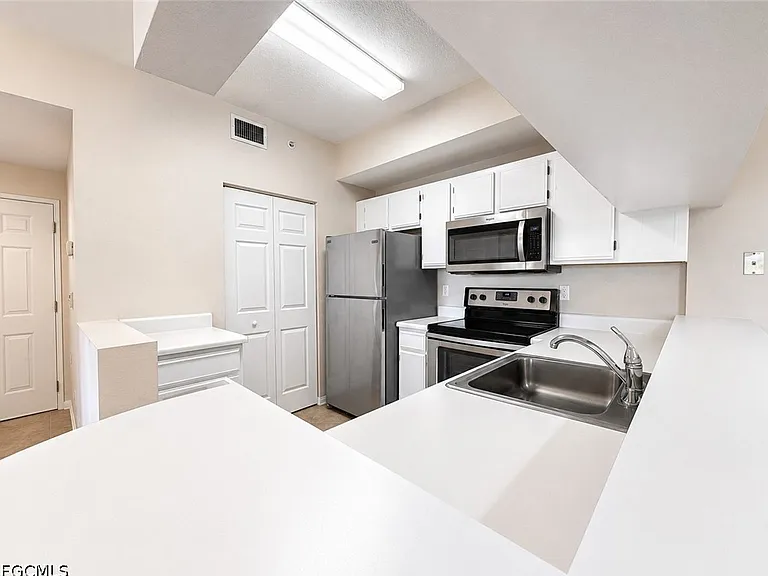 6490 Aragon Way #303 — Photo 5