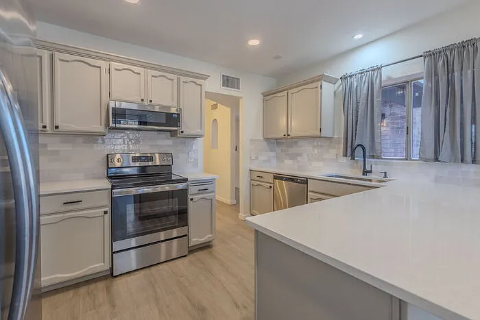 1321 N Paseo Maravilloso — Photo 8