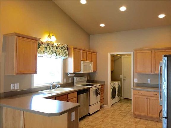 5th image of 3862 Avenue D #4