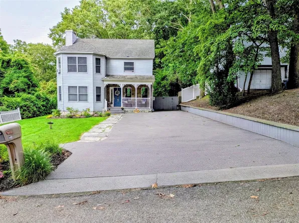 149 Grassy Pond Drive S, Smithtown, NY 11787