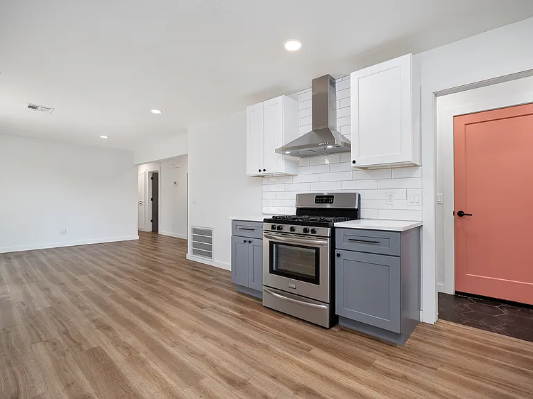 630 S Heights Dr — Photo 8