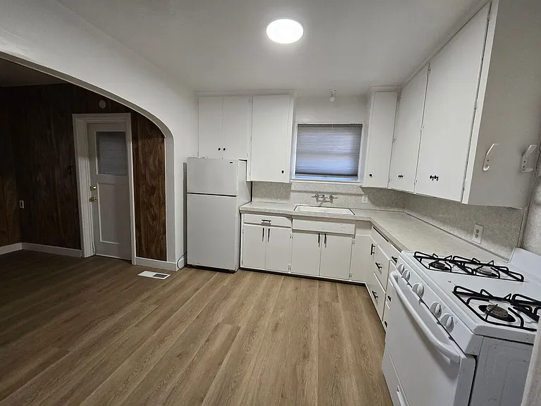 630 Neville St — Photo 12