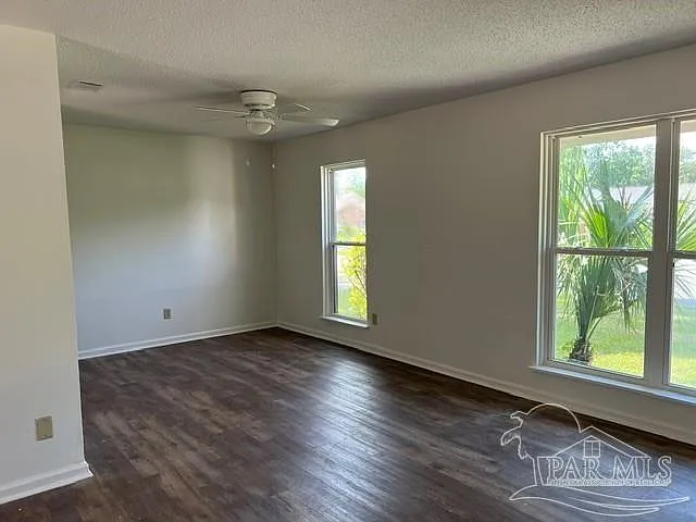 3244 Maplewood Dr — Photo 5
