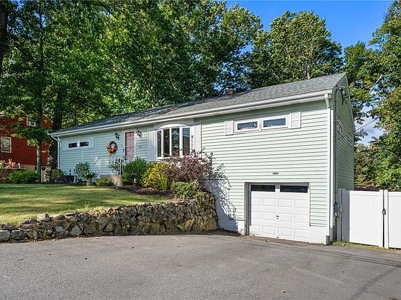 4th image of 30 Lockwood Rd