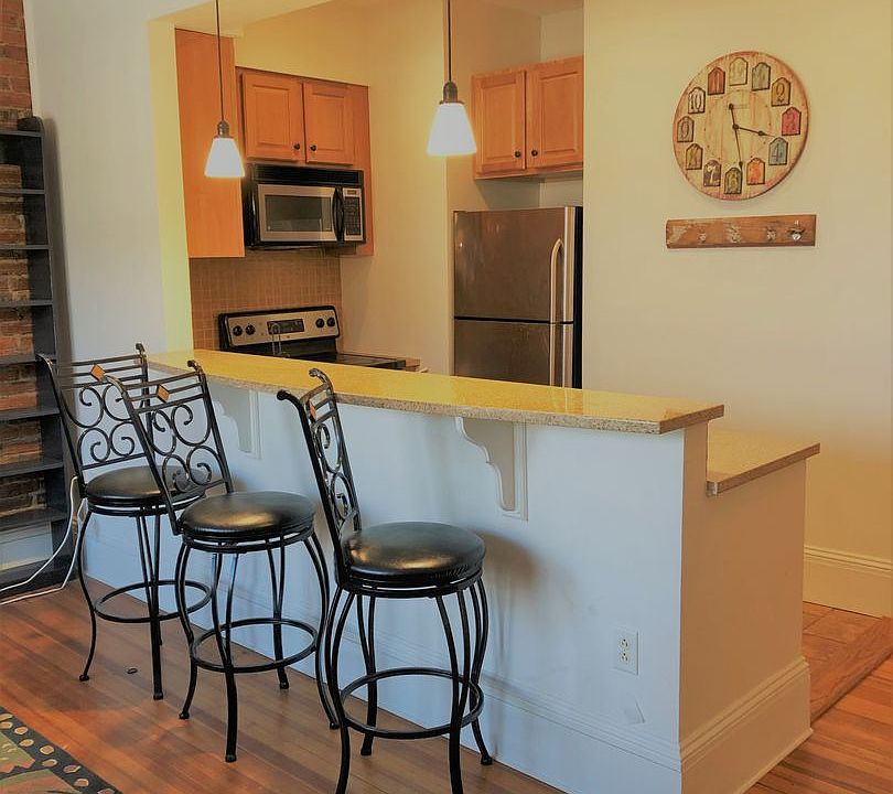 1st image of 433 North St Unit 304