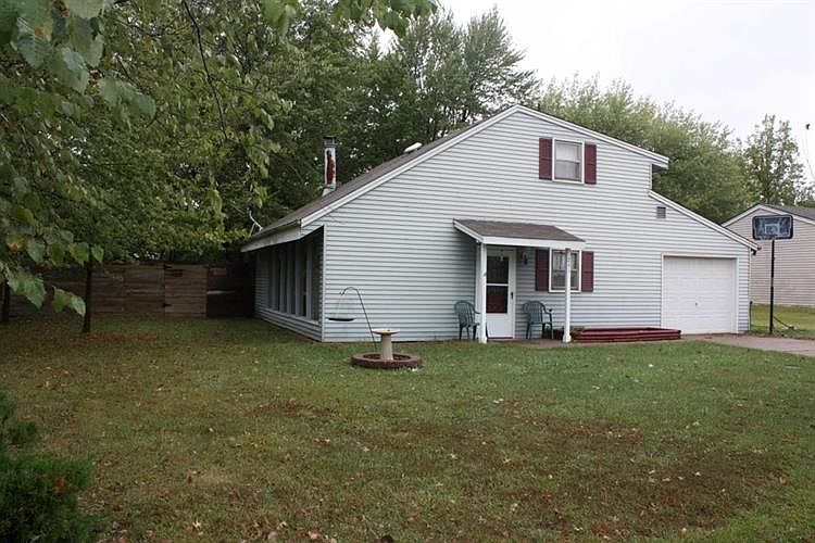 1st image of 241 N Rainbow Dr