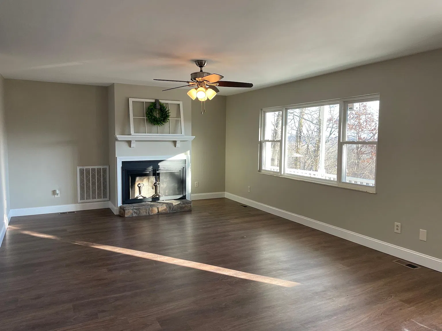 3 bed, 2.5 bath, 1600 sqft, $2,345 — Photo 2
