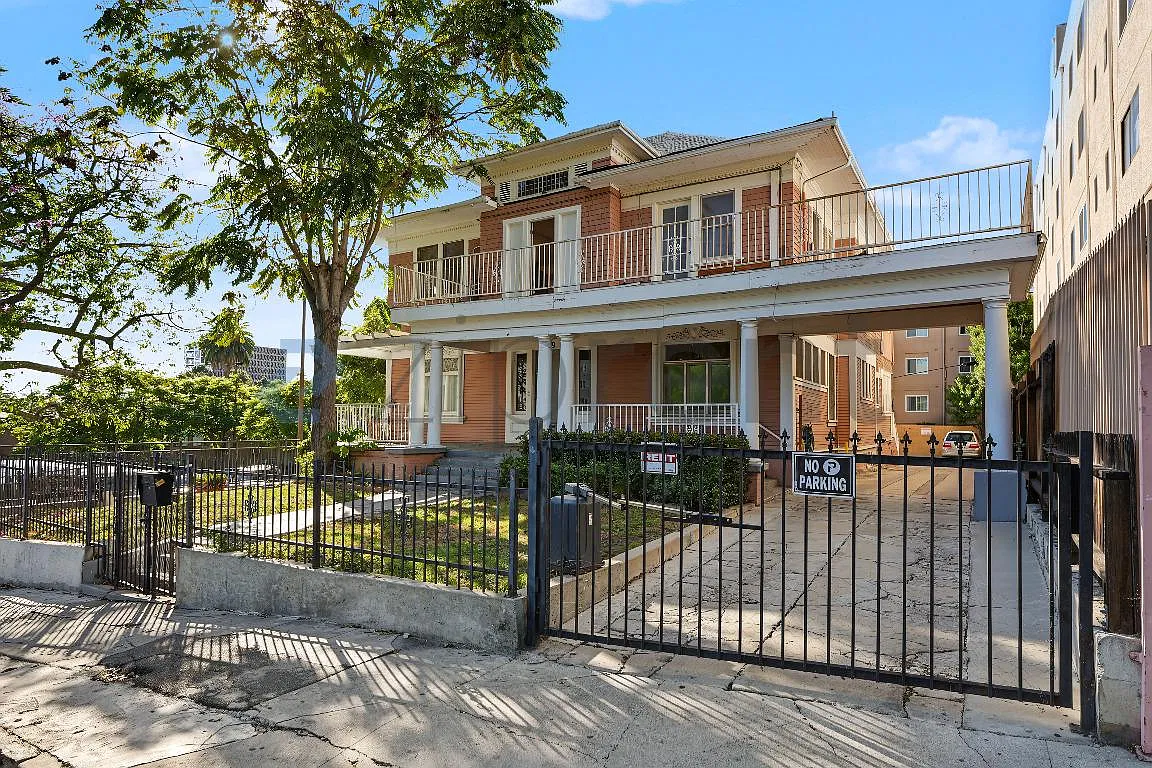 4 bed, 1900 sqft, $3,500 — Photo 2