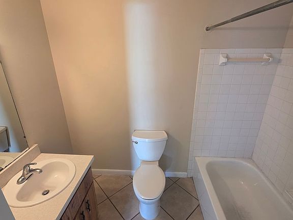 4th image of 5111 SE 29th St APT A