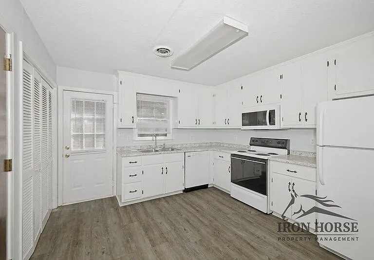 126 Greenwood Dr #A — Photo 6