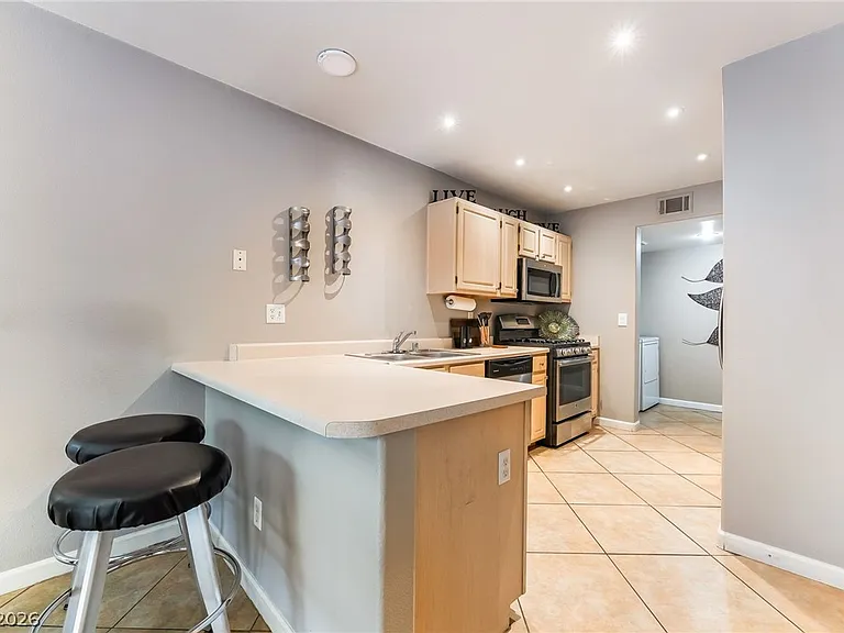 1626 Hennepin Dr — Photo 16