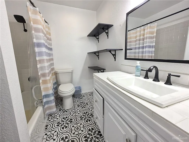 900 E Dallas Ave #UT3 — Photo 16