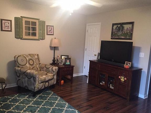 3rd image of 235 Hunter Hills Cir