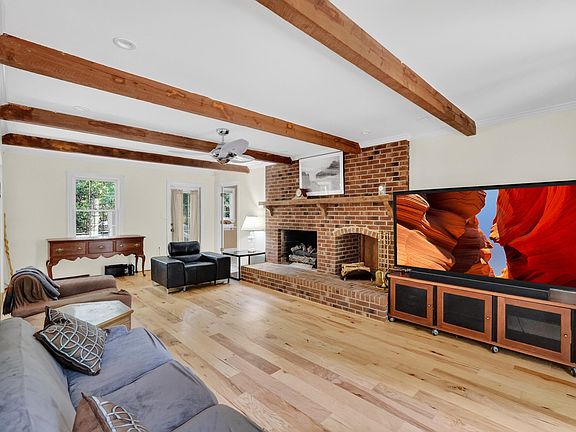 3rd image of 8824 Woodyhill Rd