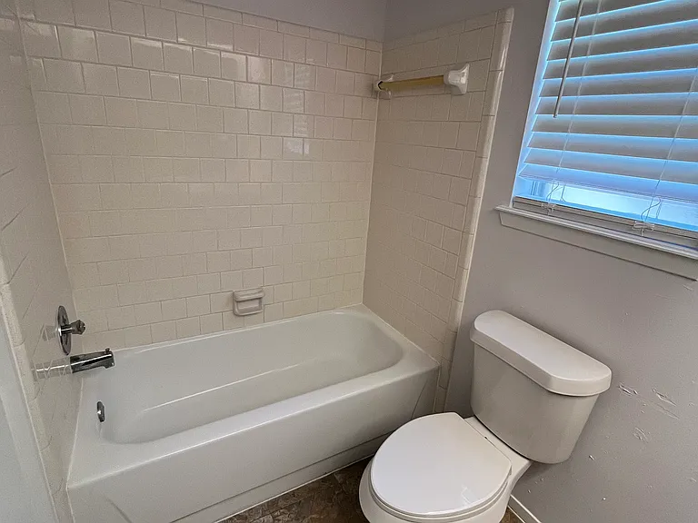 1712 Lindy Ln — Photo 10