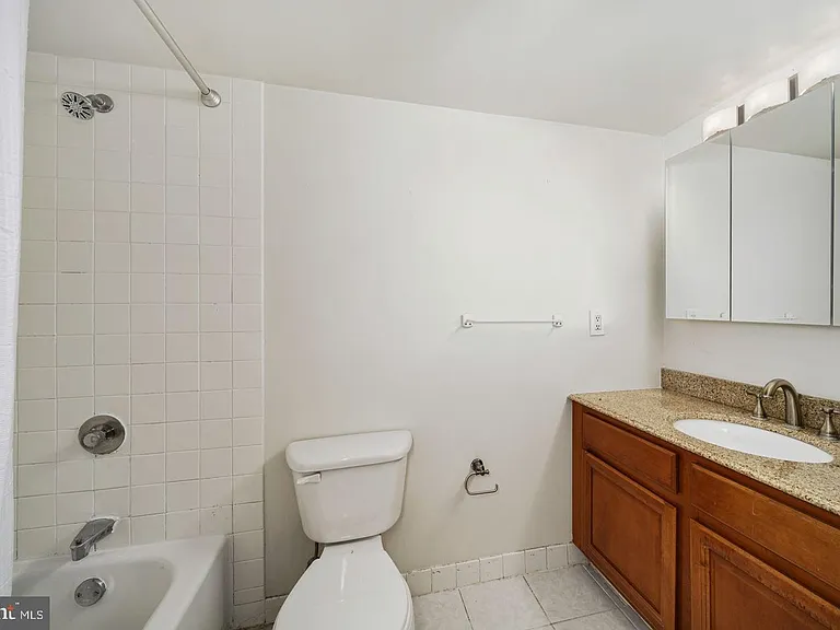 1420 Locust St #11D — Photo 8