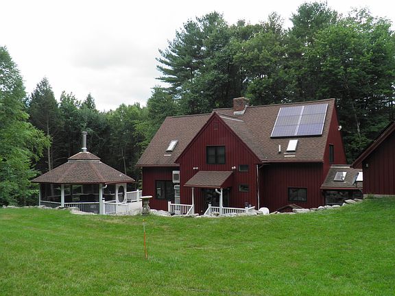3rd image of 321 Cedar Ln