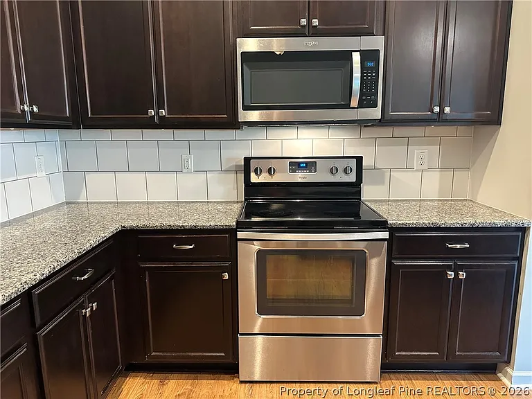 498 New Castle Ln — Photo 14