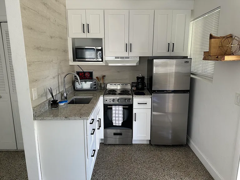 1258 Beach Rd #5 — Photo 3