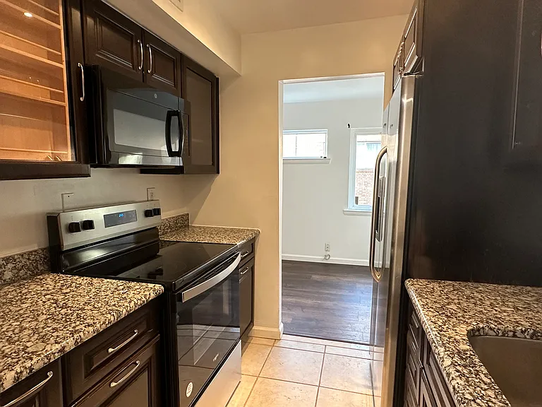 729 South St #B — Photo 5